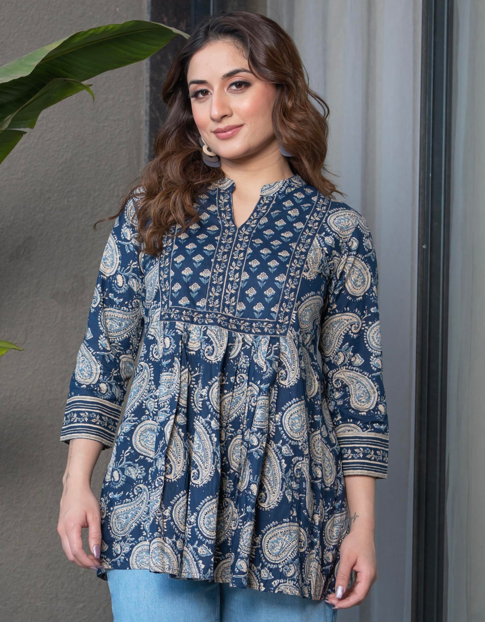 Arayna Women's Pure Cotton Paisley Printed Tunic Top – Comfortable Everyday Wear (in, Alpha, S, Regular, Indigo Blue)