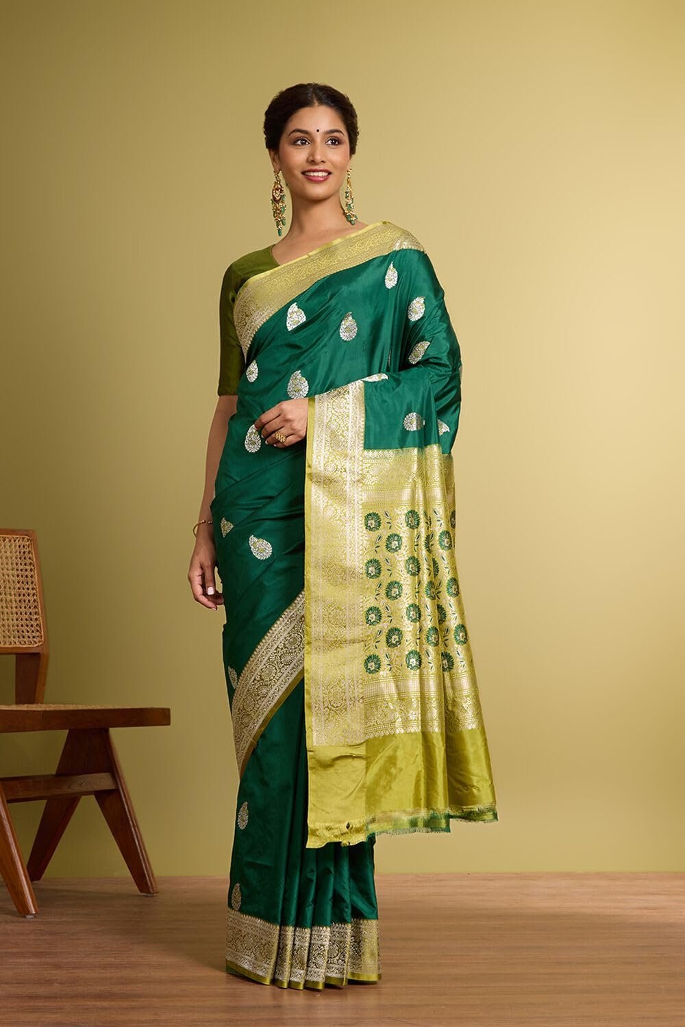 Women Green Pure Silk Saree Adorned with Kadwa Weaving And Silver Zari (SABHFEHSS0102-Green)