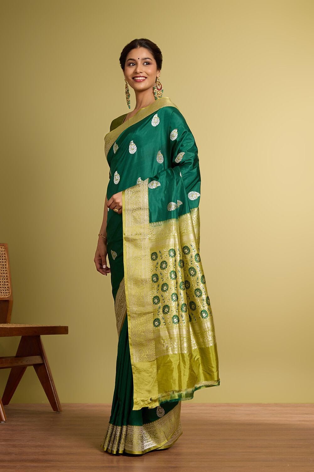 Women Green Pure Silk Saree Adorned with Kadwa Weaving And Silver Zari (SABHFEHSS0102-Green)