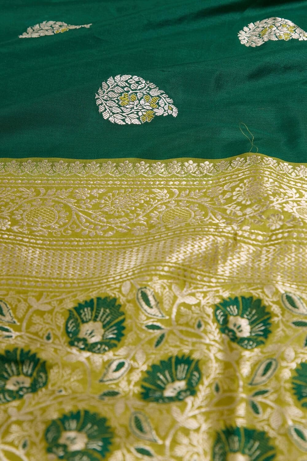 Women Green Pure Silk Saree Adorned with Kadwa Weaving And Silver Zari (SABHFEHSS0102-Green)