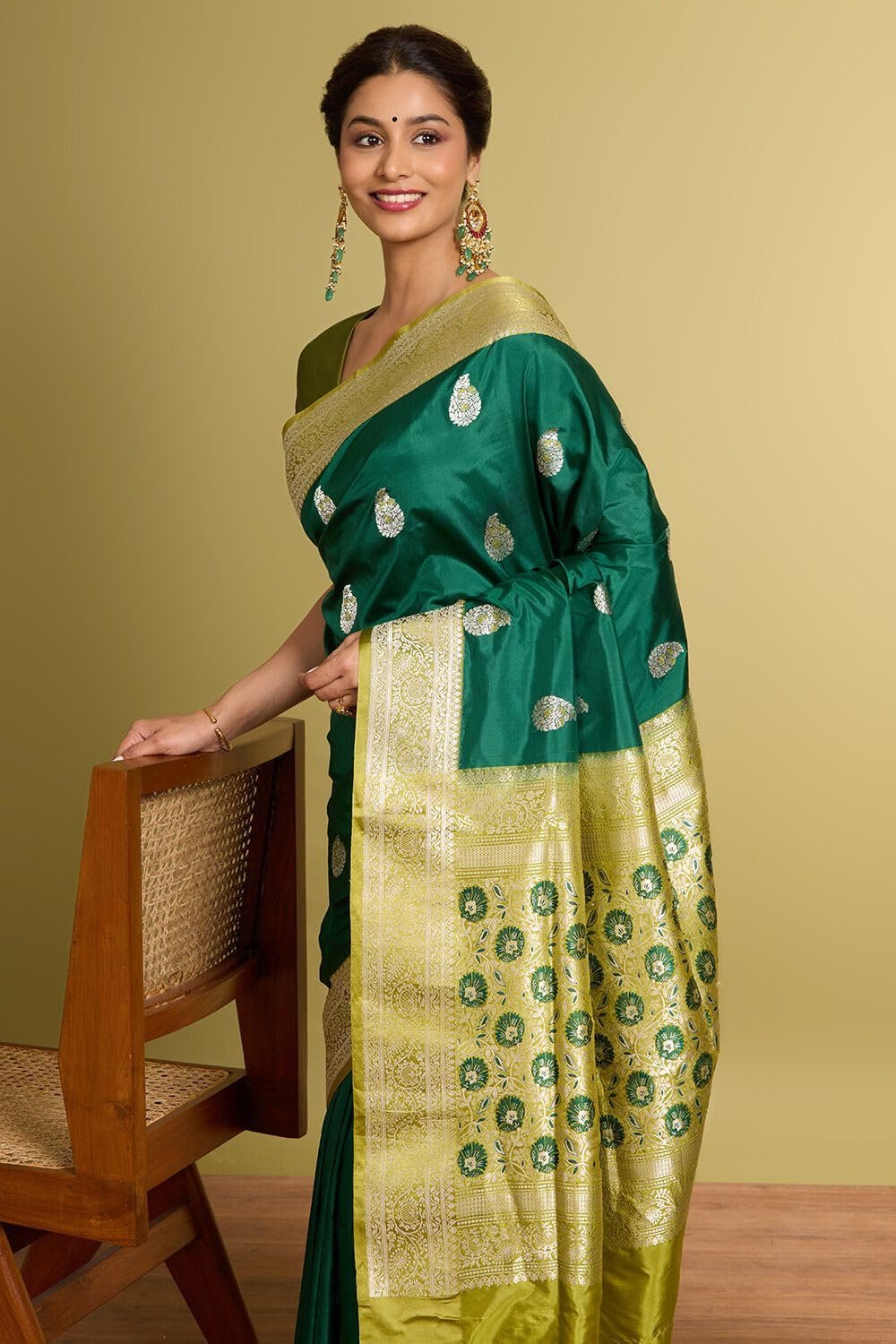 Women Green Pure Silk Saree Adorned with Kadwa Weaving And Silver Zari (SABHFEHSS0102-Green)
